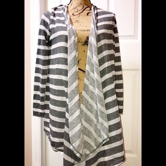 O'Neill Sweaters - NWT SWEATER O’Neill SZ M GREY/WHITE COVER UP NWT